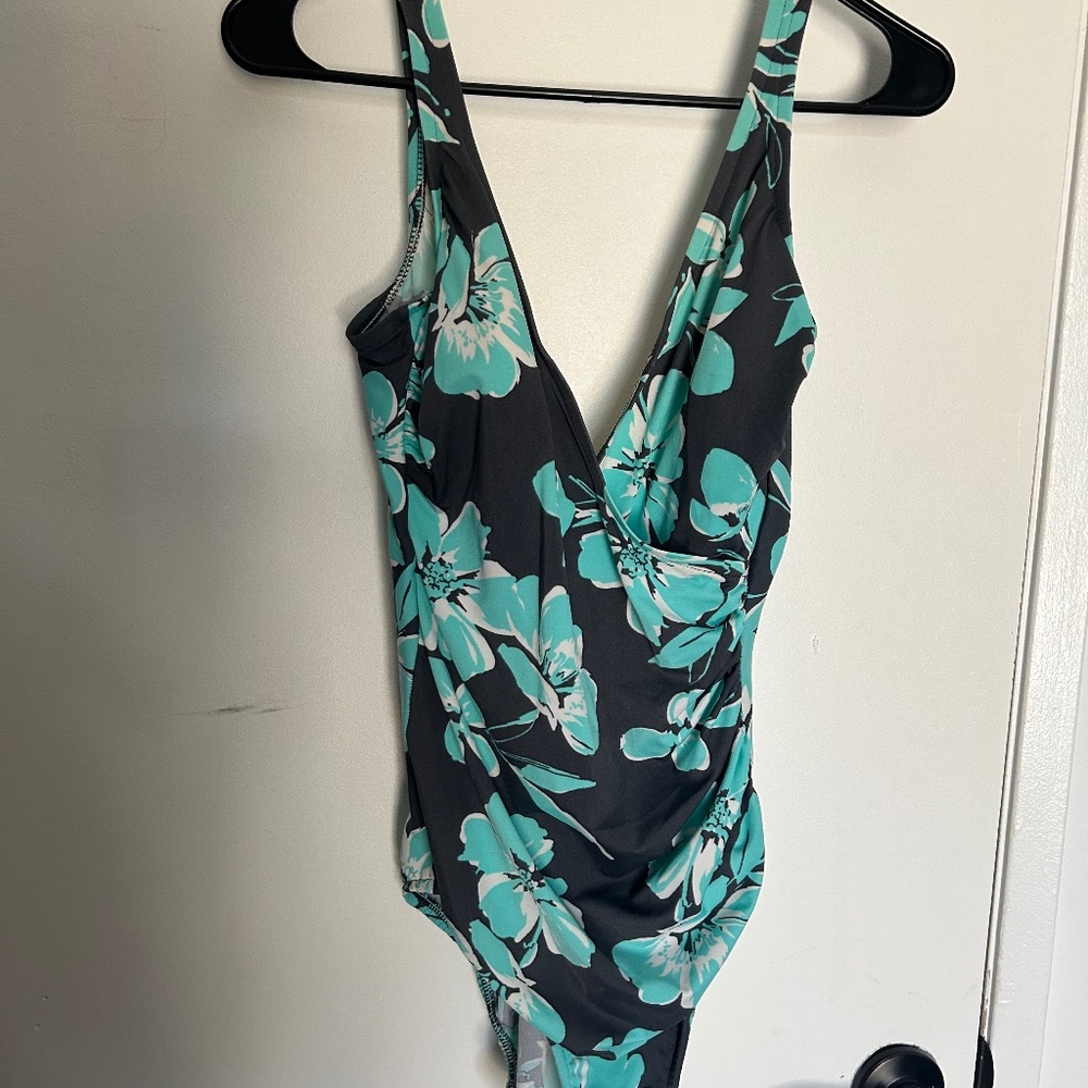 Women’s one piece bathing suit size 10